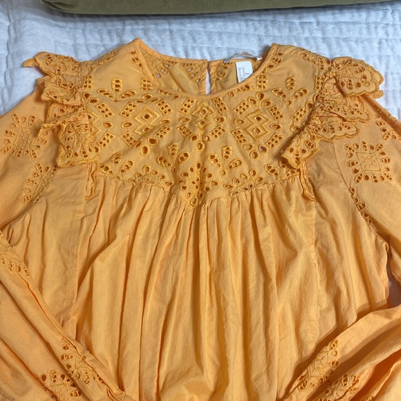 H&M Eyelet Ruffle Puff Sleeve Top Medium - Picture 3 of 8